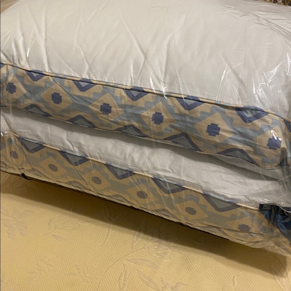 Pendleton Wool & Cotton Pillow - White and Cream, includes 2 pillows - Picture 5 of 5